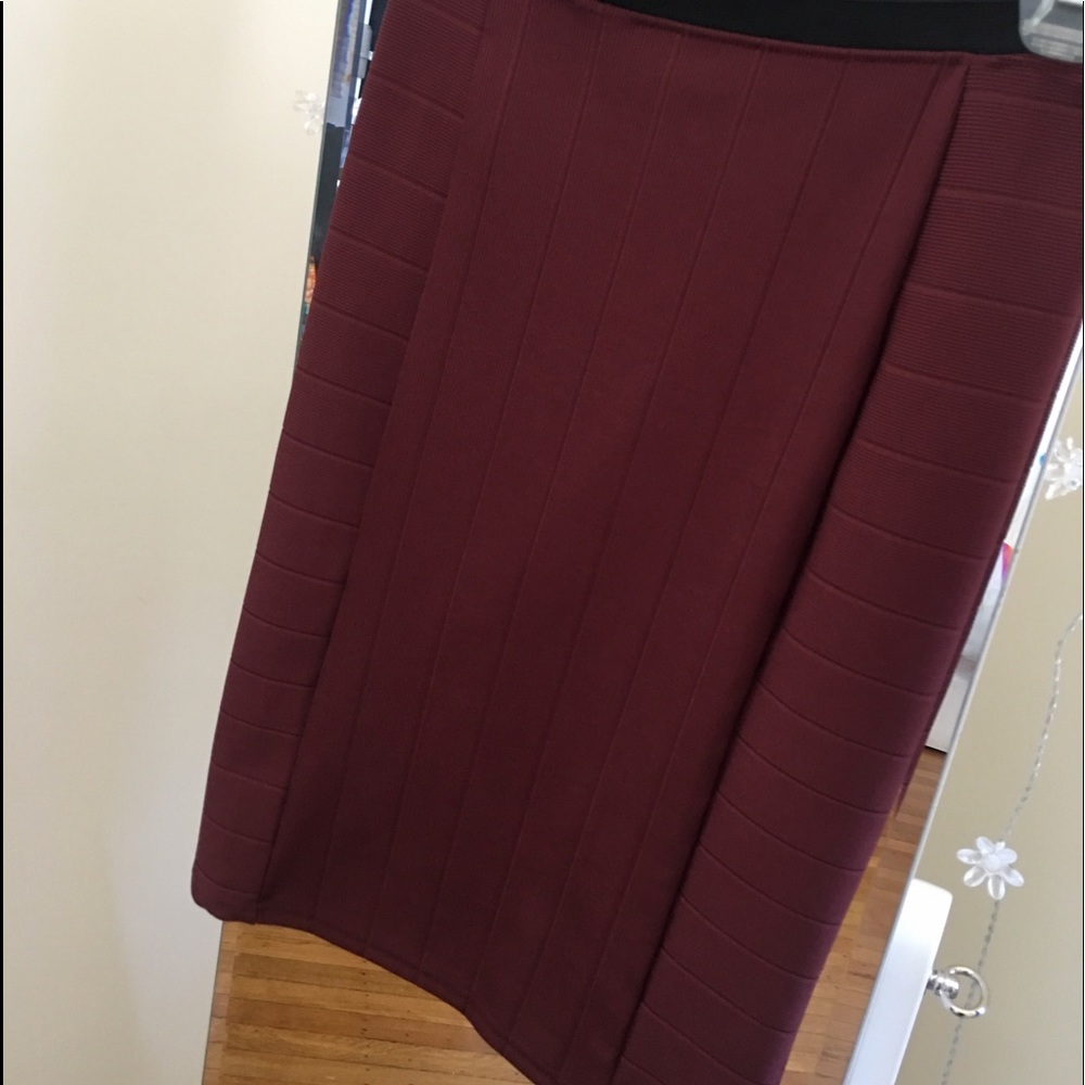 🔻Z A R A Burgundy midi skirt 🔻